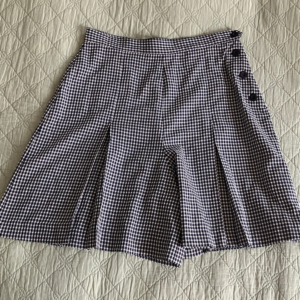 CHARTER CLUB Vtg 90s pleated shorts w/ side buttons